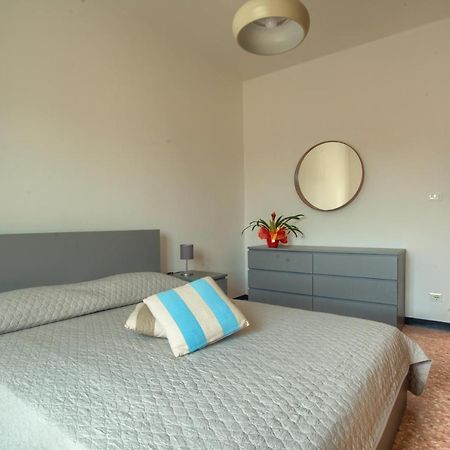 Appartamento Di Fronte Alla Pista Ciclabile Con 2 Camere Da Letto E Wifi 因佩里亚 外观 照片